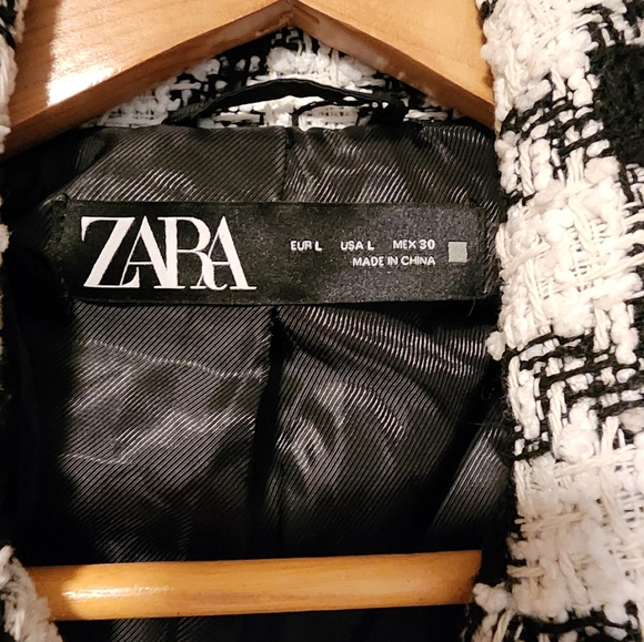 Like New Zara Double-Breasted Blazer (Size L) - Instant Chanel Vibes! - Picture 3 of 3